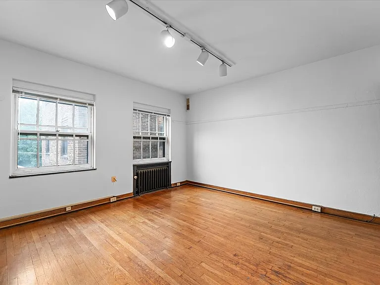 342 S Highland Ave #11B — Photo 16