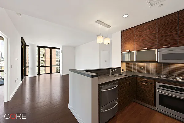 Rented by CORE | media 28