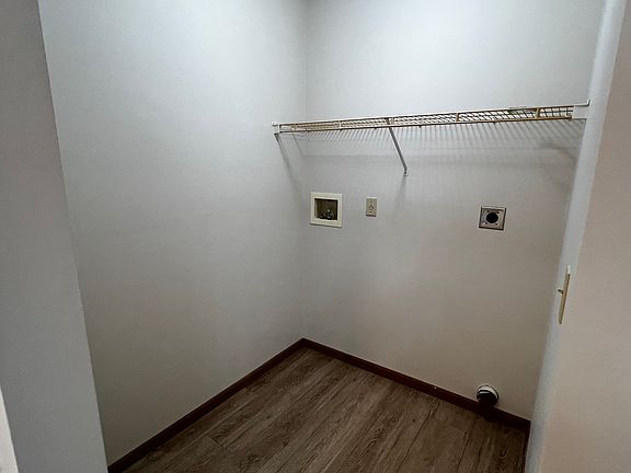 4th image of 1312 Tully Dr #1