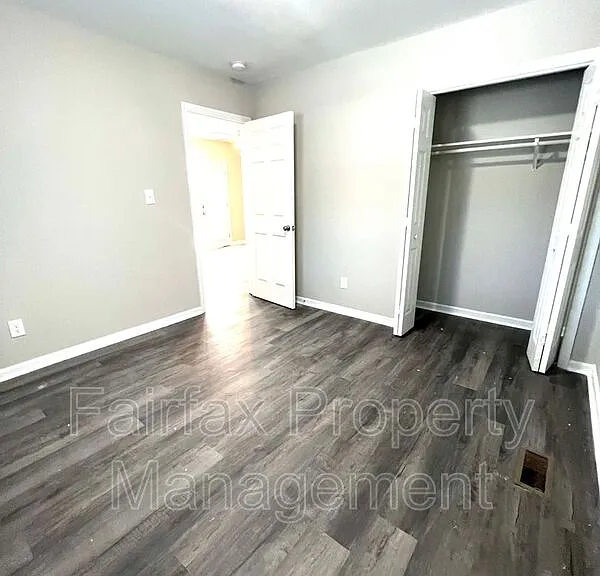 1112 E Lawson St #B — Photo 13