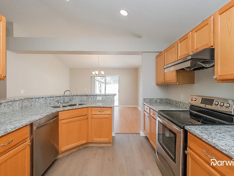 916 Stallion Way — Photo 2