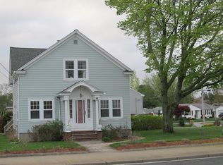 701 Newport Ave, Pawtucket, RI 02861