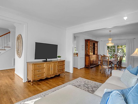 5th image of 17 Hoptree Dr