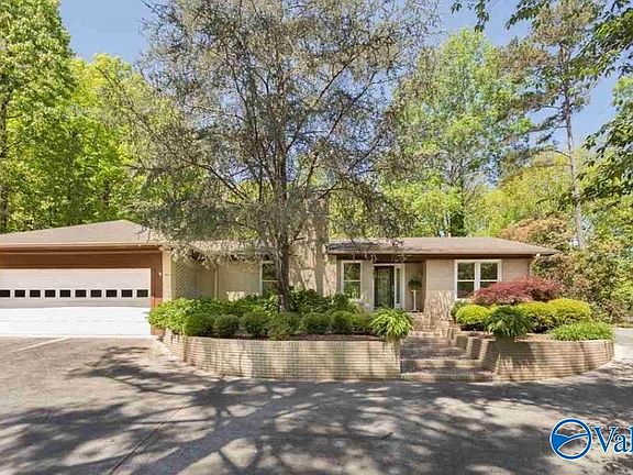 3rd image of 121 Bridlewood Dr
