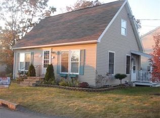 28 Guillotte St, Acushnet, MA 02743