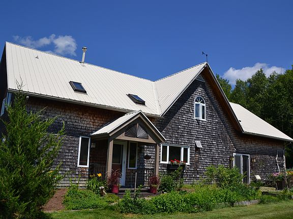 So. facing entrance & deck