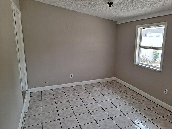 5th image of 2417 4th Ave S