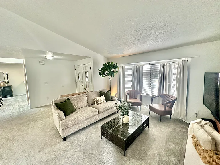 SW Summer Lake Dr — Photo 10