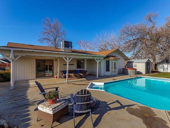 3rd image of 2593 Candlewood Dr