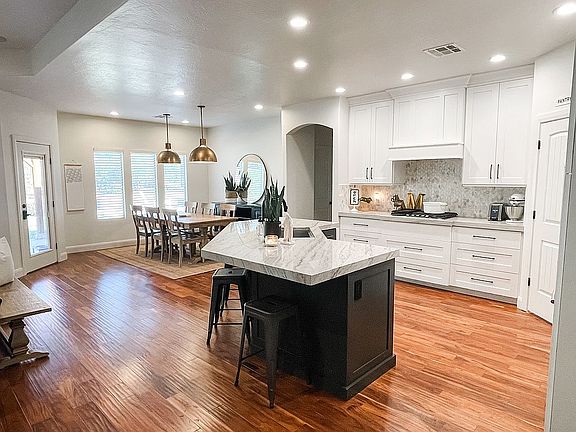 5th image of 2868 E Auburn Dr