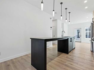 157 N Mahogany Gdns SE, Calgary, AB T3M 2S2