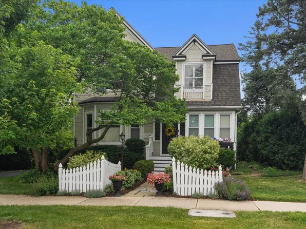 1109 N Dunton Ave, Arlington Heights, IL 60004