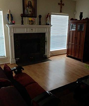 4th image of 304 Chaparral Dr