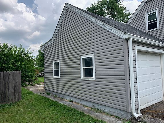 5th image of 900 N Clarkdale Dr