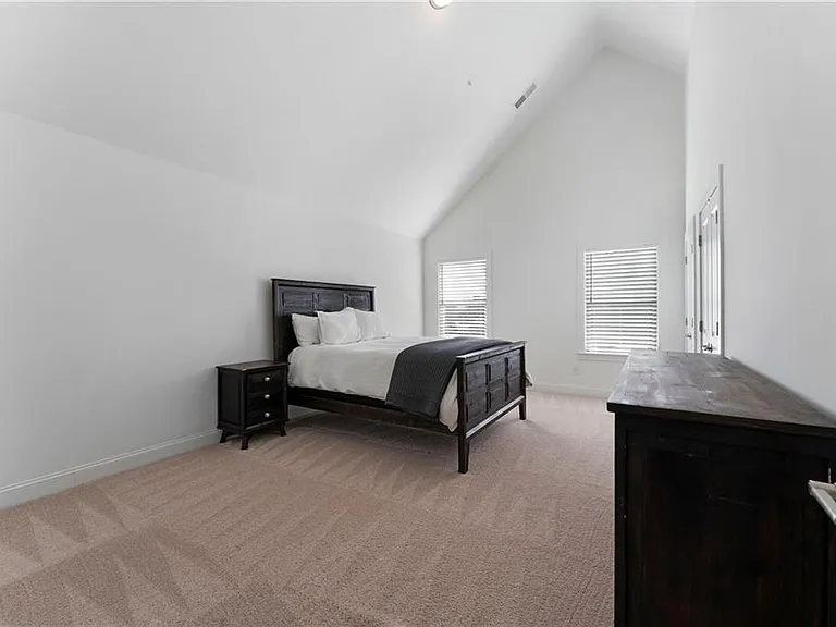 105 Pearl St — Photo 21