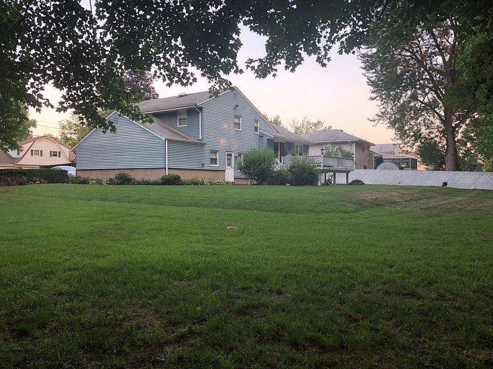 2nd image of 395 Elmwood Dr