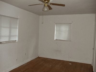 5th image of 513 Dorado Ave