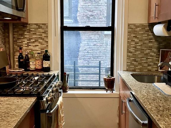 4th image of 66 Pinehurst Ave APT B4
