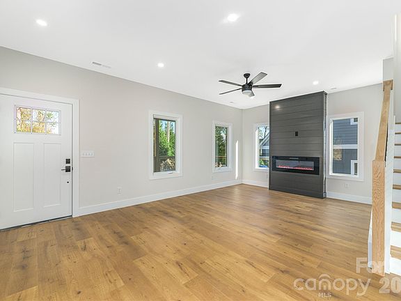 5th image of 12 Weaver Hill Rd