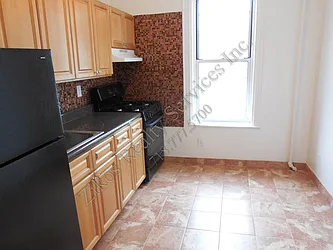 Rented by Zikos Realty Services