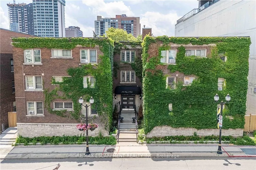 2 bed, $1,800 — Photo 1