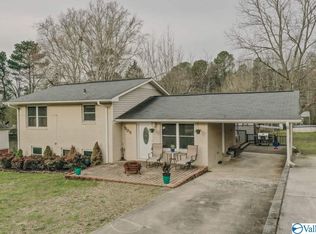 305 11th Pl NW, Arab, AL 35016