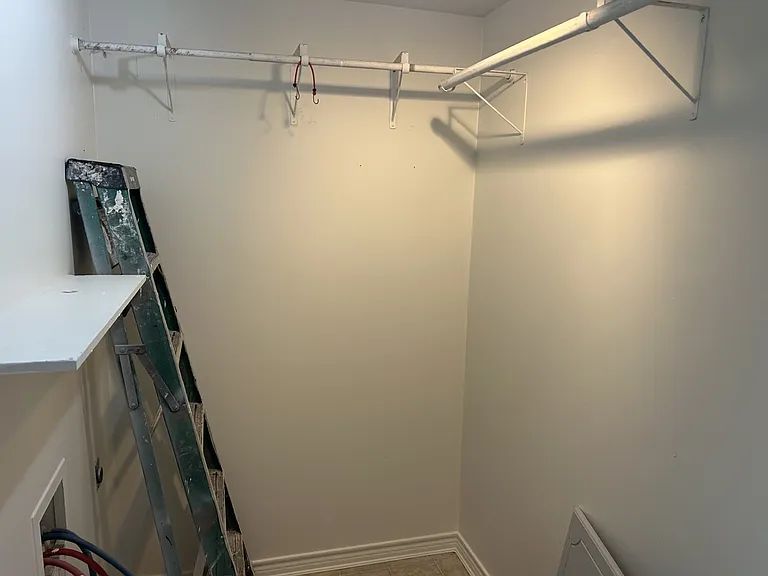 1009 N Valderas St — Photo 6