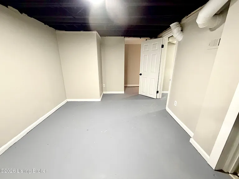 1545 Catalpa St — Photo 9