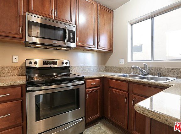 3rd image of 106 N Eucalyptus Ave APT 1