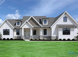 6105 Sweetgum Dr, Monclova, OH 43542