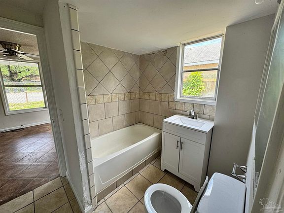 4th image of 1303 N W St
