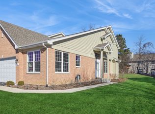 8401 Dawn Ln, Darien, IL 60561