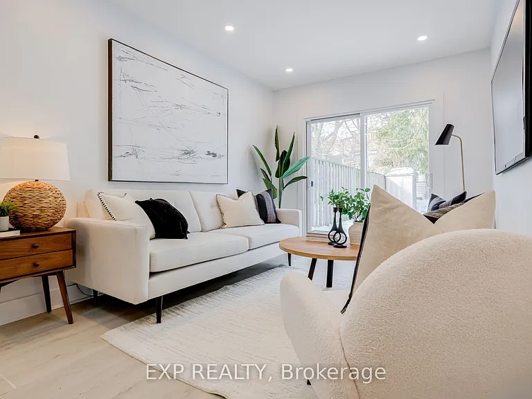 146 Hanson St — Photo 16