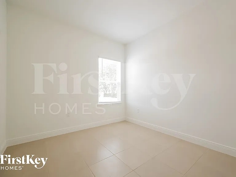 318 Aster Ct — Photo 11
