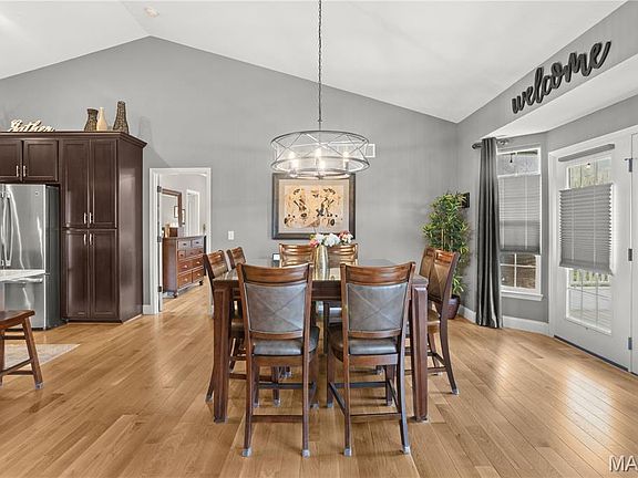 5th image of 527 Amber Way Ct