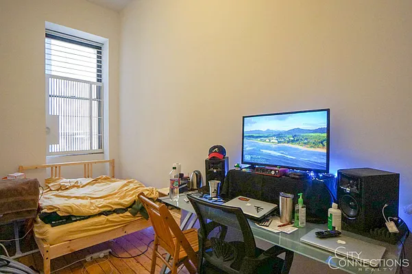 Rented by City Connections Realty | media 33