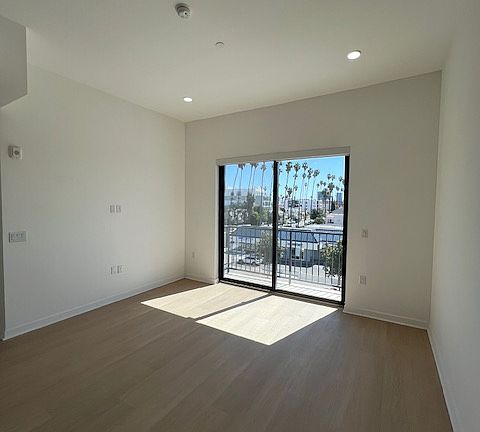 3rd image of 311 N Berendo St #2