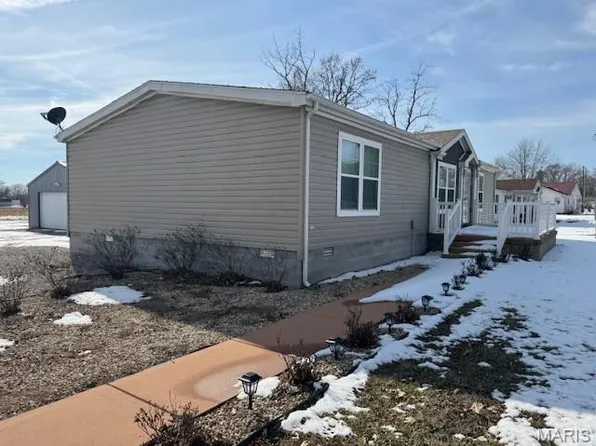 407 E Fayette Ave, Patoka, IL 62875