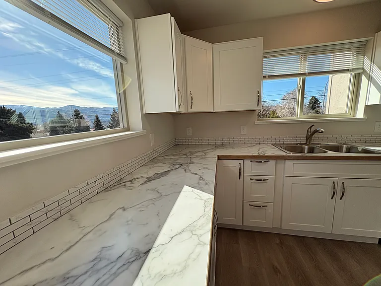2210 N Arden Ct #B — Photo 33
