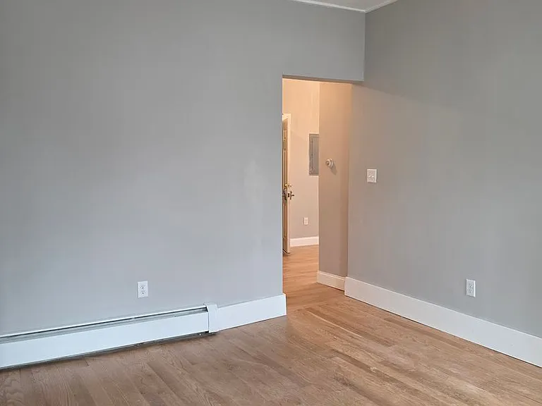 17 Warren St — Photo 12