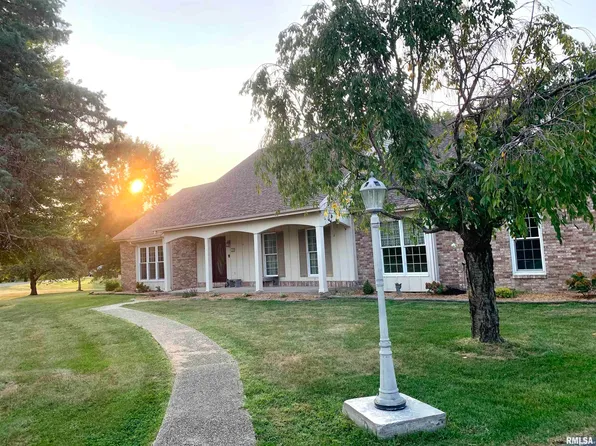 104 Morningstar Ln, Jacksonville, IL 62650