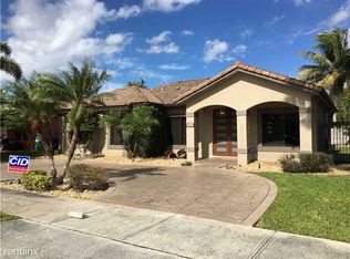 8785 NW 168th St, Miami Lakes, FL 33018