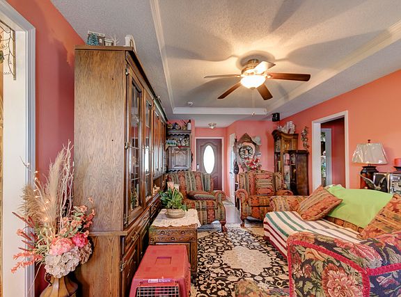 5th image of 728 Carbondale Dr