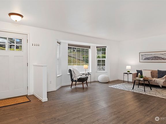 5th image of 140 NE Briggadun Drive