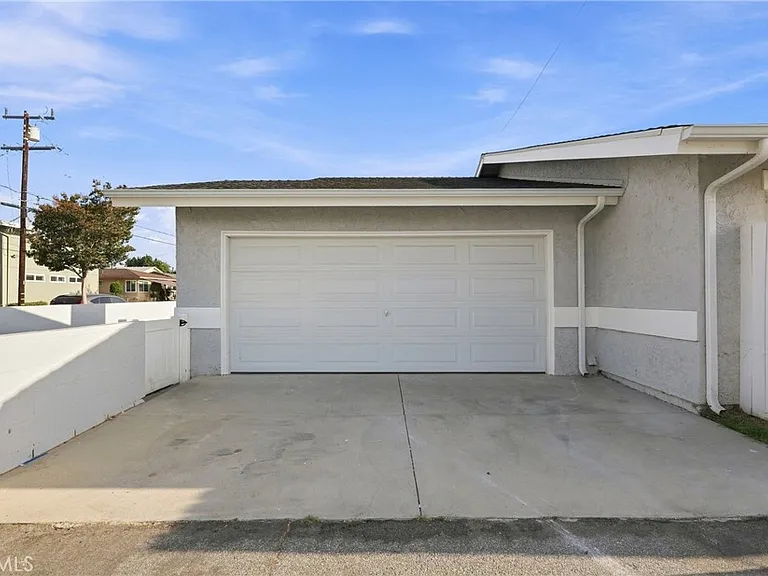 24420 Alliene Ave #3 — Photo 29
