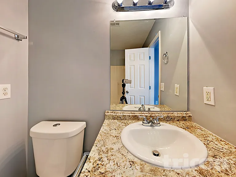 120 Oakbrook Village Rd — Photo 15