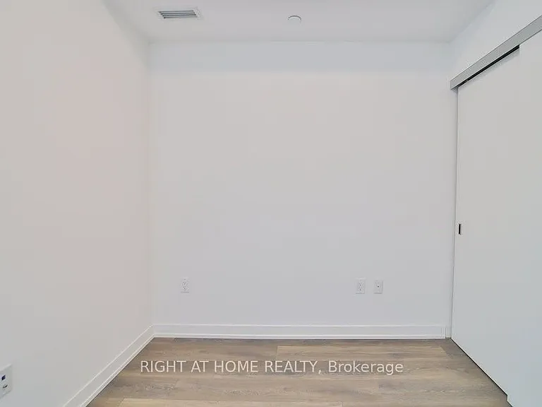 20 Richardson St #905 — Photo 5
