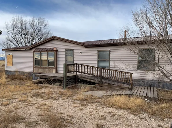 105 Walker St, Estancia, NM 87016