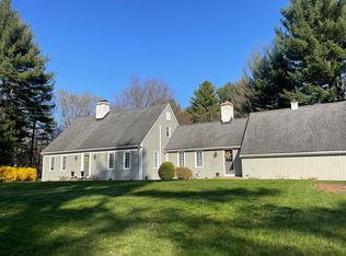 8 Midlands Dr, Avon, CT 06001