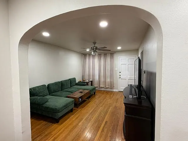 1727 Donaldson Ave — Photo 7